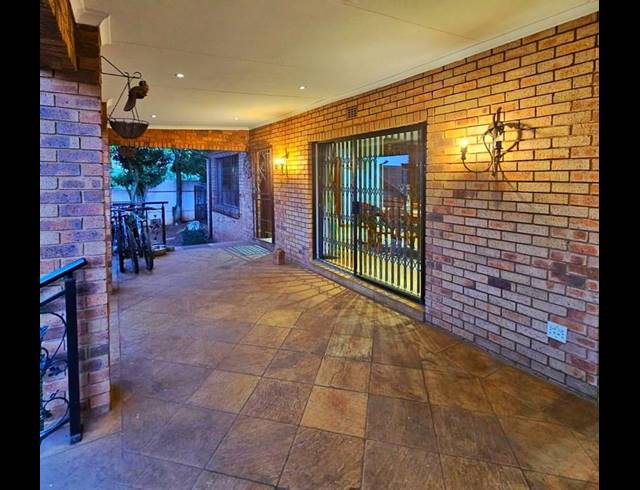 4 BEDROOM HOUSE FOR SALE IN NOORDHEUWEL